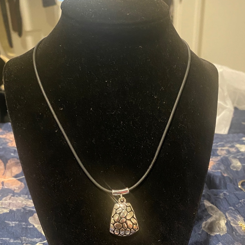 Elegant Silver Pendant Necklace